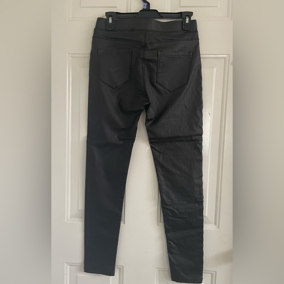 Q2 UNIQUE DENIM  Leatherette Effect Skinny Pants Size M 42 - Picture 2 of 6